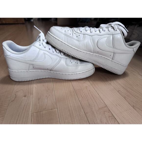 Size 9 - Nike Air Force 1 '07 Low Triple White - Picture 2 of 7
